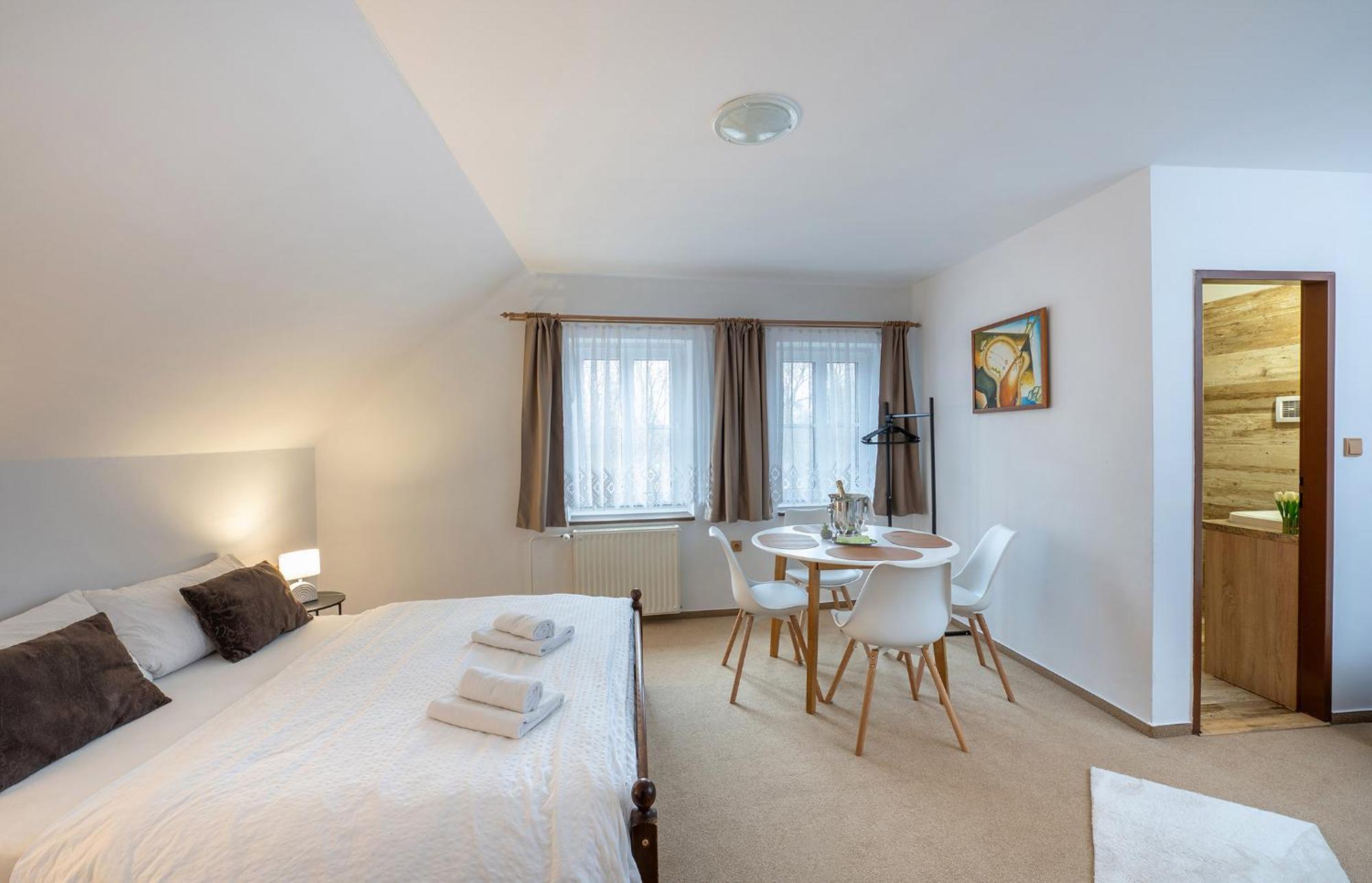 Rodinny Hotel Myslivna เชบอนย์ ภายนอก รูปภาพ