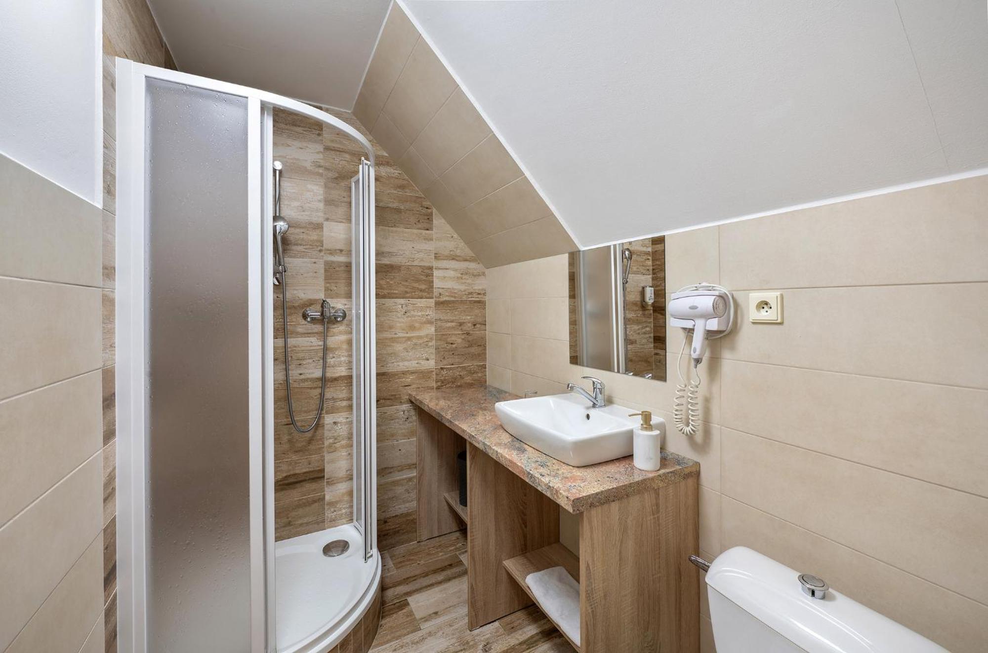 Rodinny Hotel Myslivna เชบอนย์ ภายนอก รูปภาพ