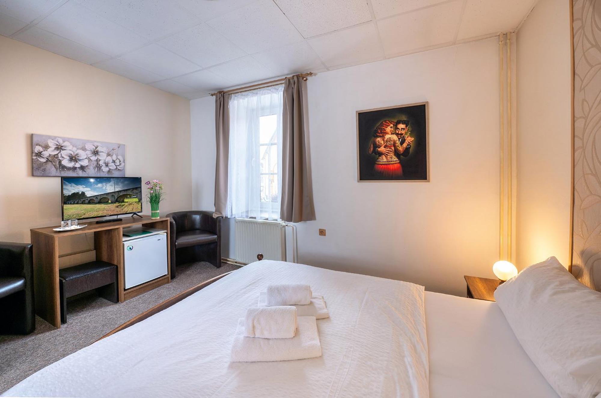 Rodinny Hotel Myslivna เชบอนย์ ภายนอก รูปภาพ