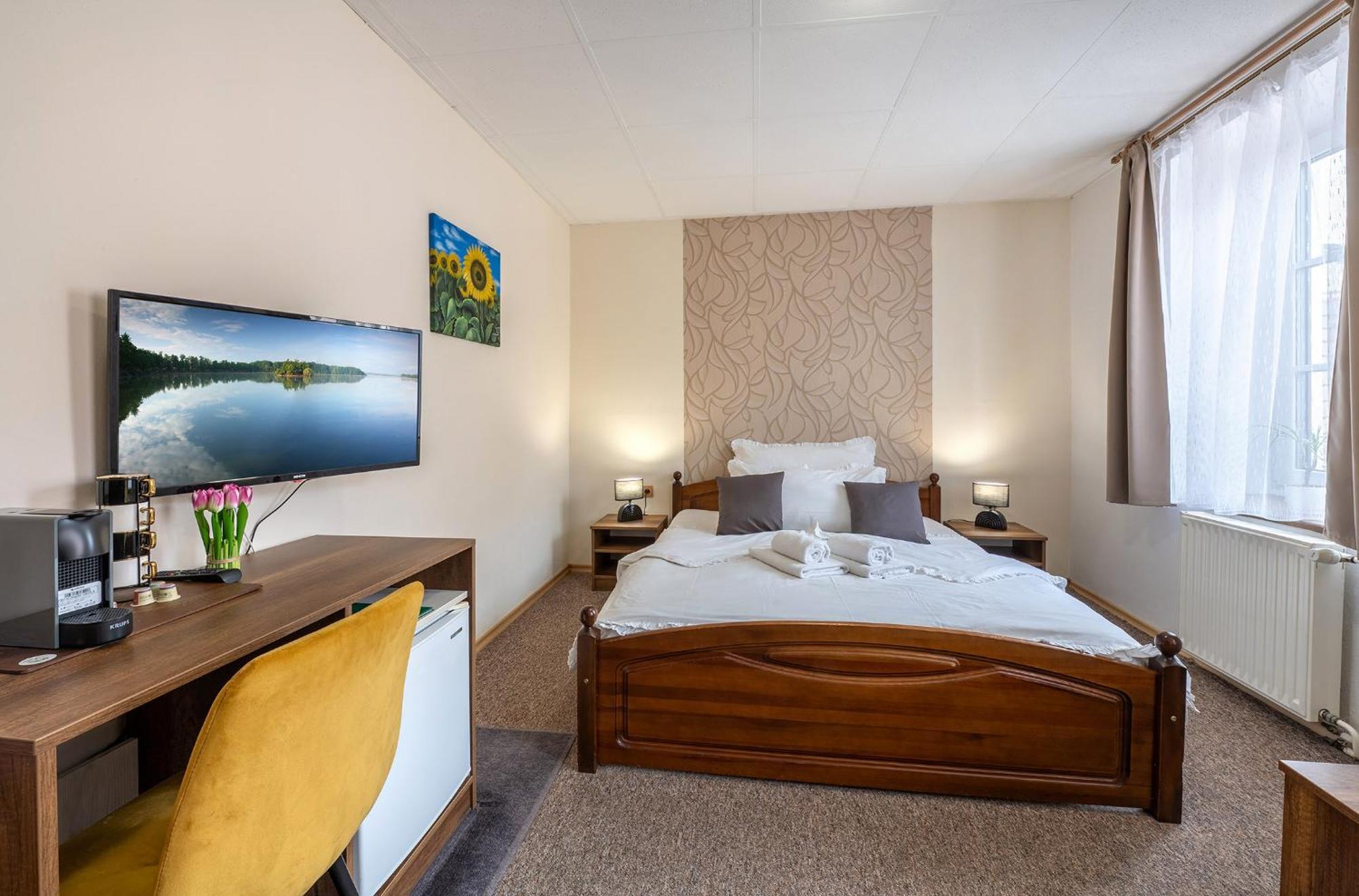 Rodinny Hotel Myslivna เชบอนย์ ภายนอก รูปภาพ