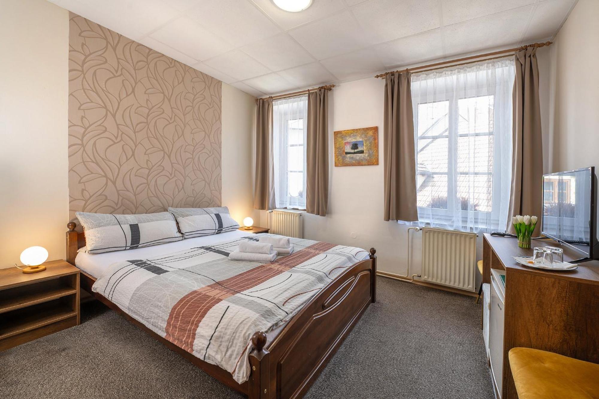 Rodinny Hotel Myslivna เชบอนย์ ภายนอก รูปภาพ