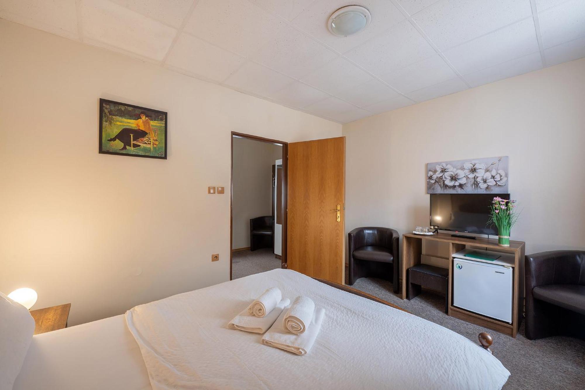 Rodinny Hotel Myslivna เชบอนย์ ภายนอก รูปภาพ