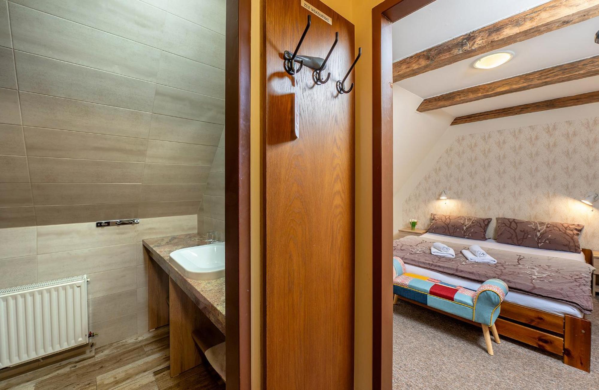 Rodinny Hotel Myslivna เชบอนย์ ภายนอก รูปภาพ