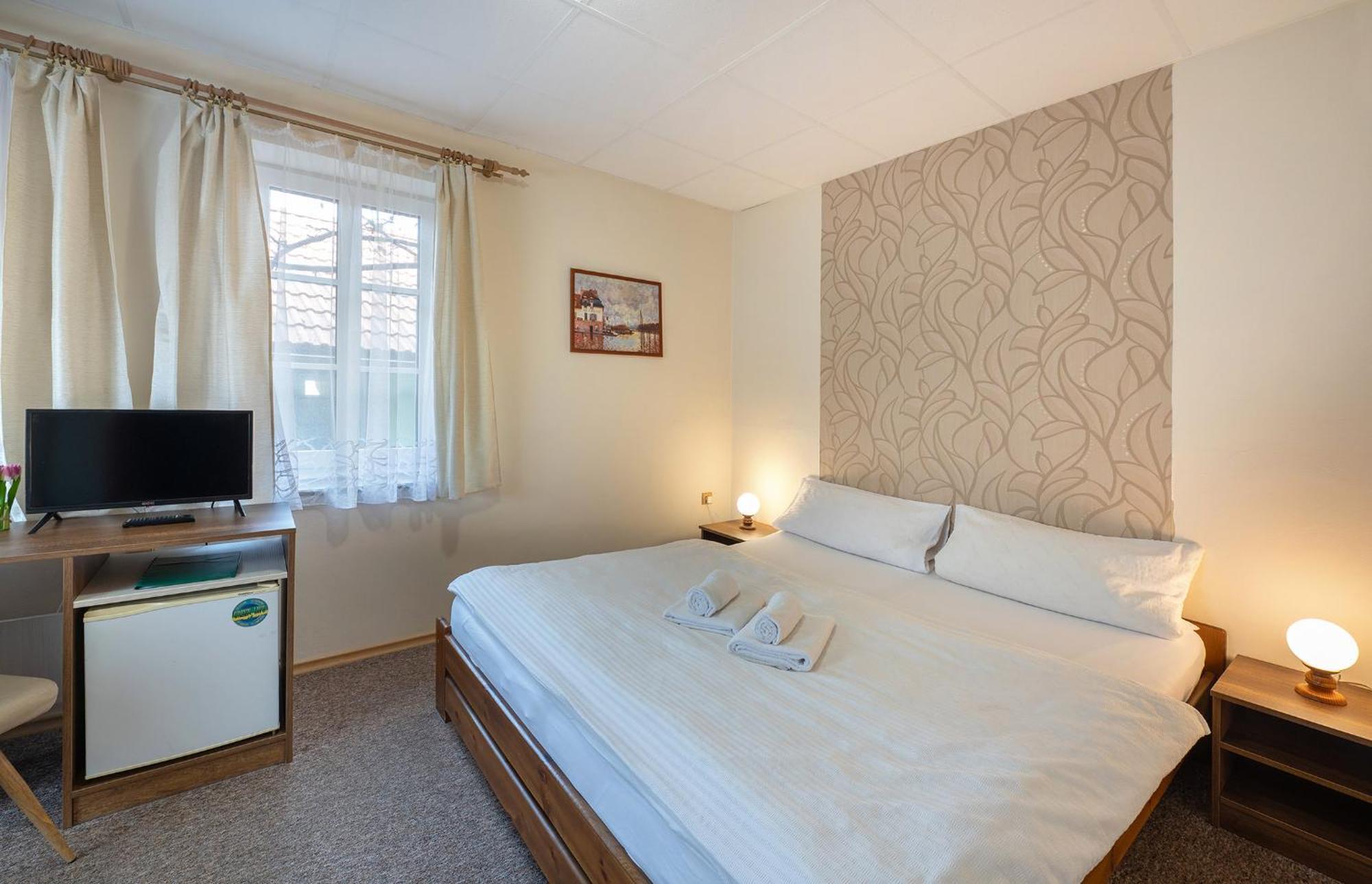 Rodinny Hotel Myslivna เชบอนย์ ภายนอก รูปภาพ